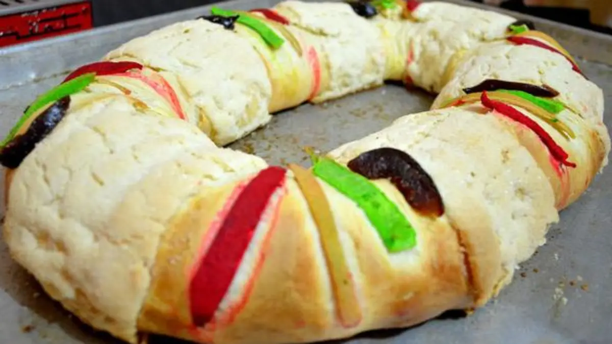 viene-sabrosa-tradicion-Rosca-Reyes_877722511_8219571_667x375