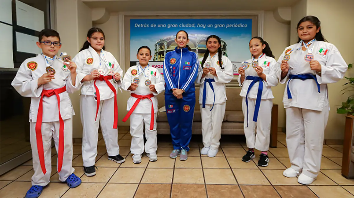 NIÑOS GANAN MEDALLAS KARATE 3