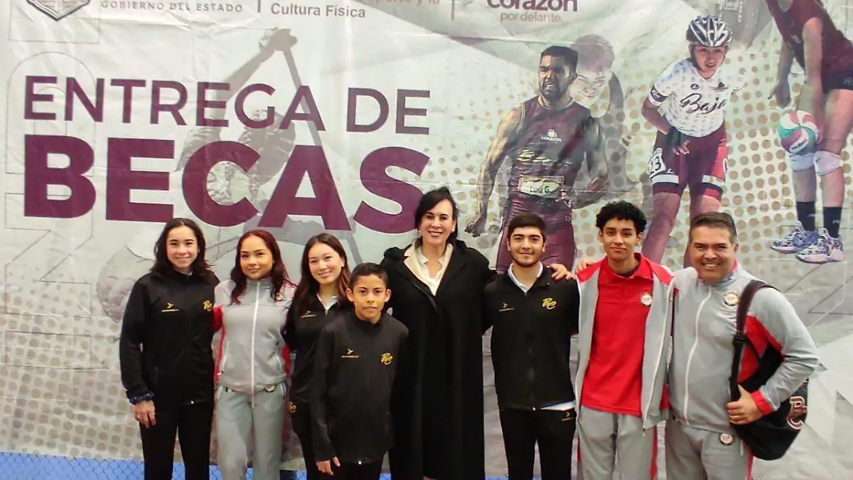 Cierran entrega de becas en Ensenada