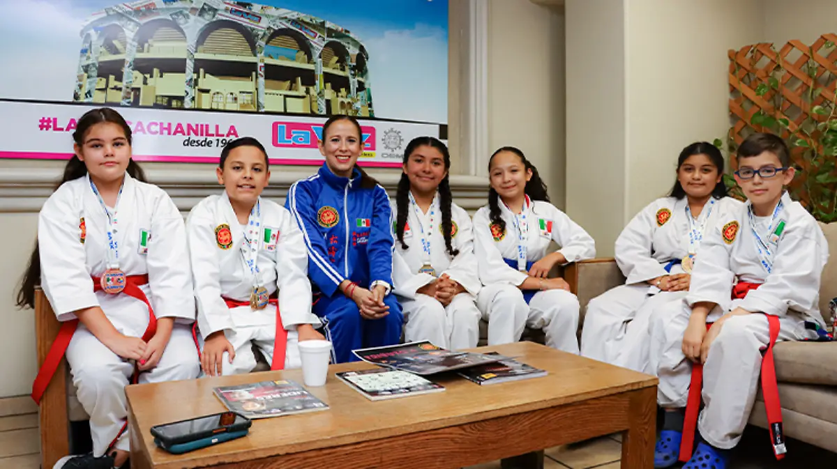 NIÑOS GANAN MEDALLAS KARATE 2