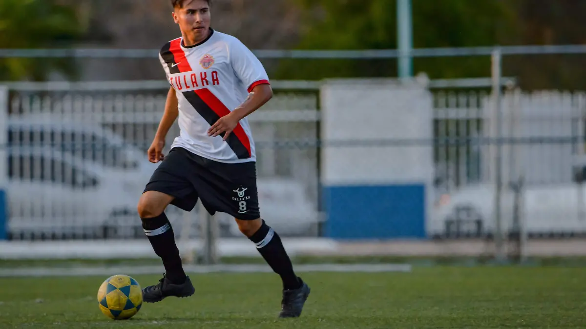 Barrabases imponen goleada en su debut