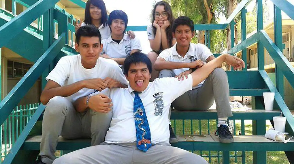 9 - Cobach Baja California en 2013 Selene Lizárraga, Alan León, Juan Estrada, David Núñez, Nydia Lara y Jaime Uribe