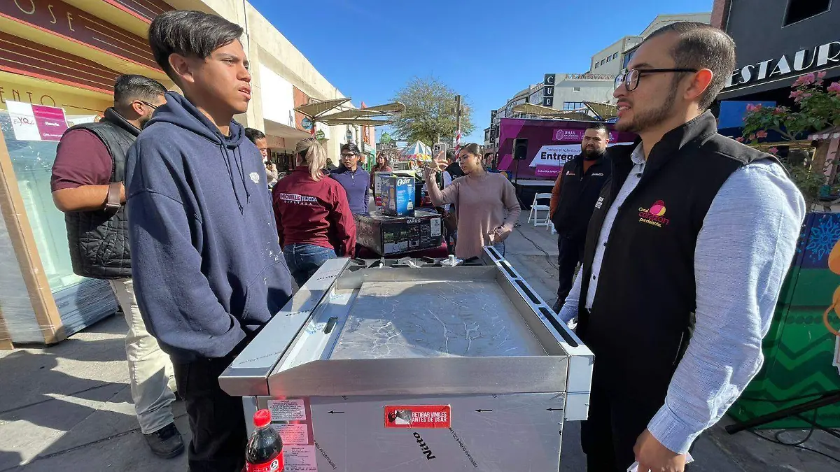 Entregan apoyos para emprendedores jóvenes por 840 mil pesos