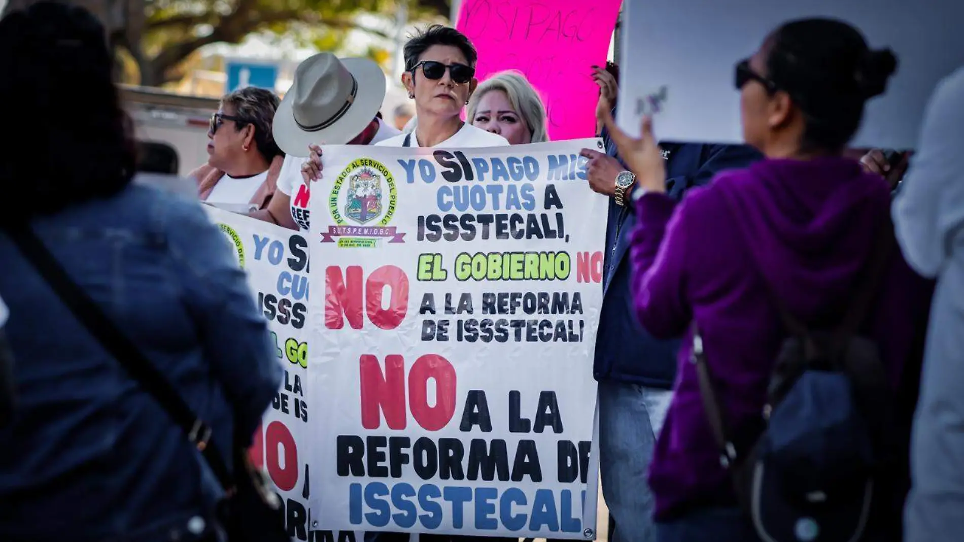 marcha de burócratas contra reforma al Issstecali