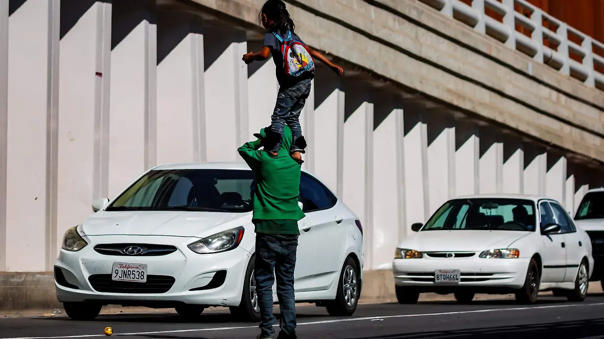Infancia en riesgo: DIF interviene en casos de menores en cruceros de Mexicali