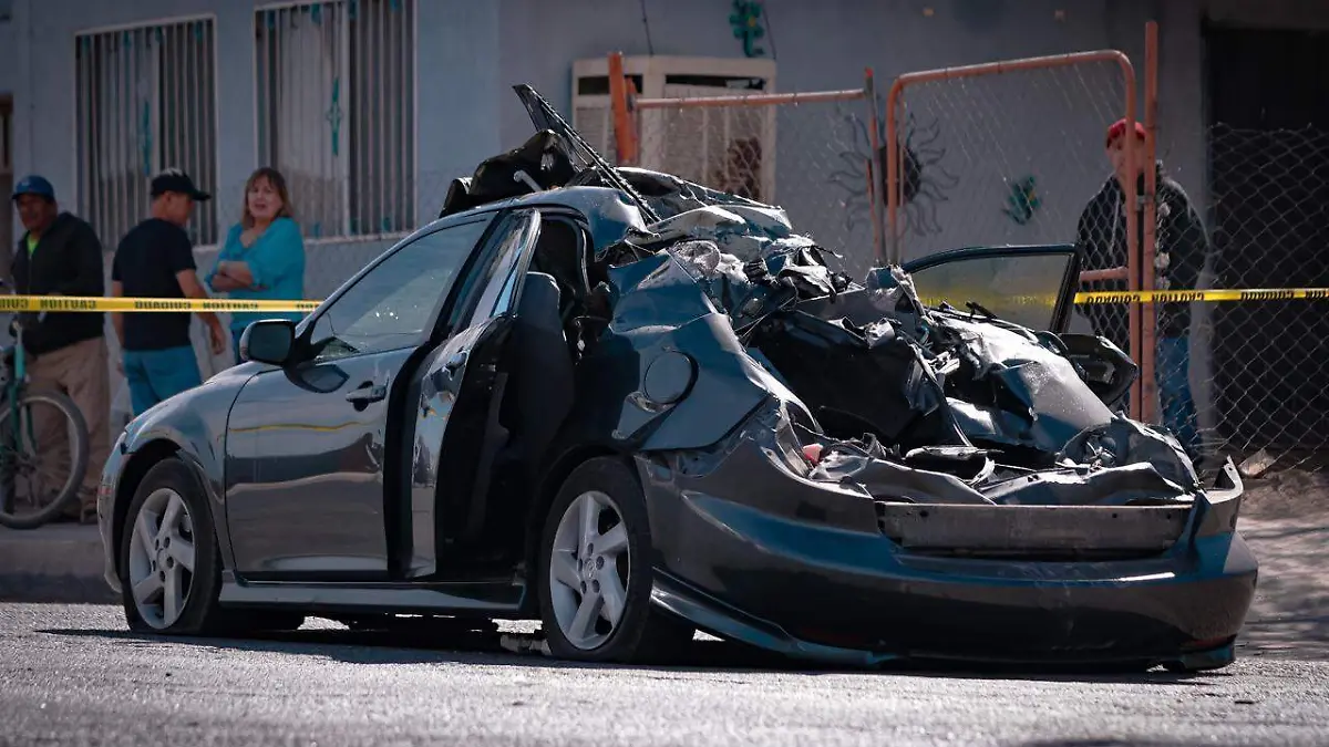 Fallece uno y otro resulta lesionado tras choque en Virreyes