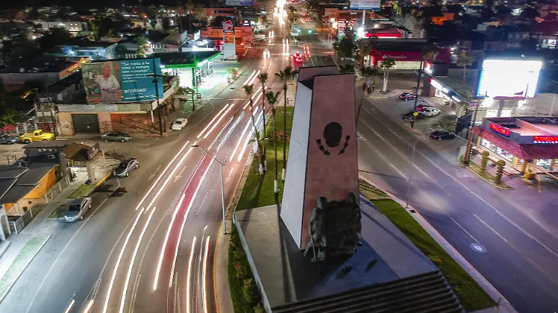 El Monumento a Benito Juárez se alza imponente en Mexicali, recordando el legado del Benemérito de las Américas bajo el cielo fronterizo