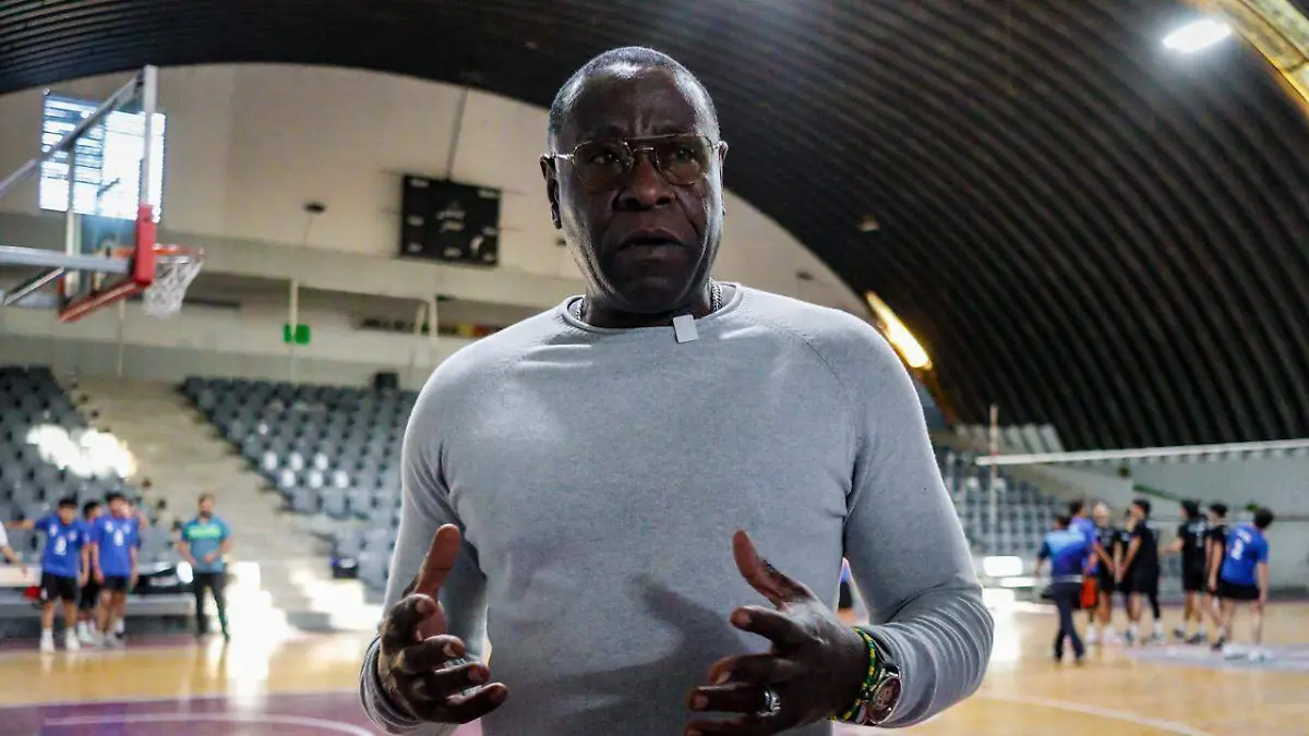 Juan José Díaz Nápoles, nuevo coach de Trigueros del Valle, fortalece el baloncesto cachanilla con enfoque en jóvenes locales