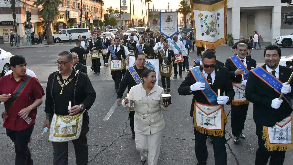 Primera marcha masónica en Mexicali celebra el natalicio de Benito Juárez con mensaje de unidad y justicia