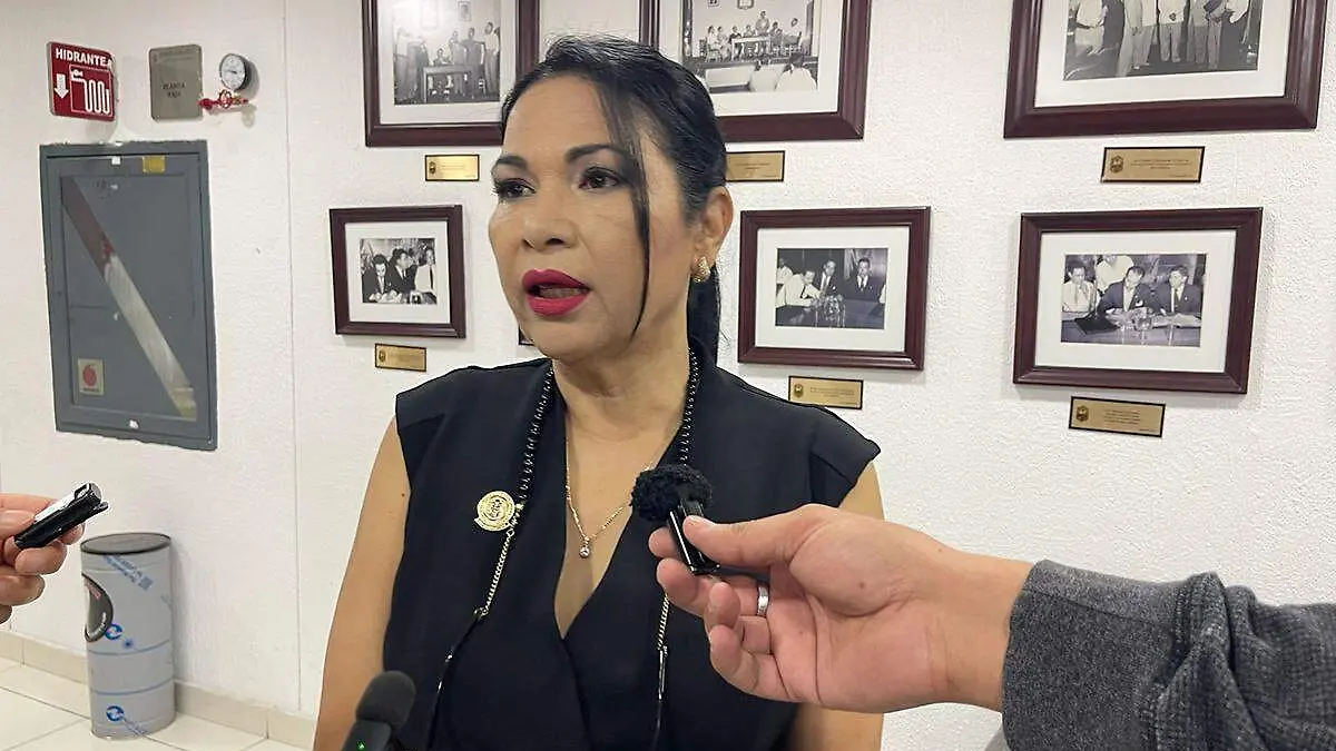 Alejandrina Corral Quintero, diputada.