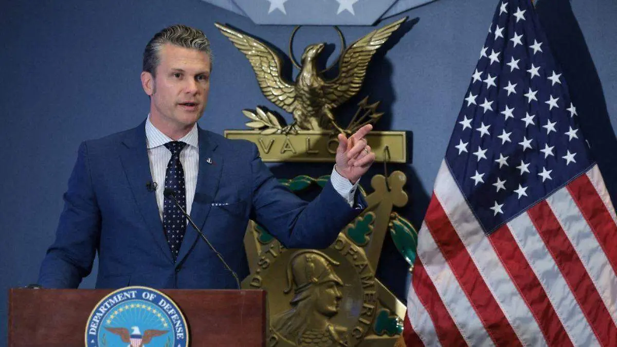 Secretario de Defensa de EU compartió detalles de ataques en chat con su familia
