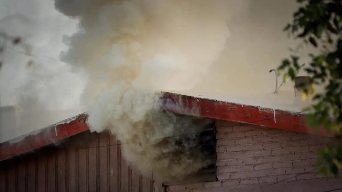 Sin lesionados tras incendio en la Colonia Nueva; el predio estaba deshabitado, según informaron autoridades