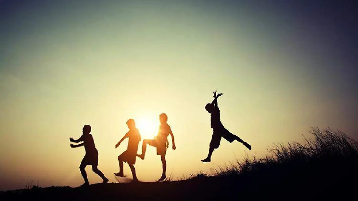 niños jugando infancia 