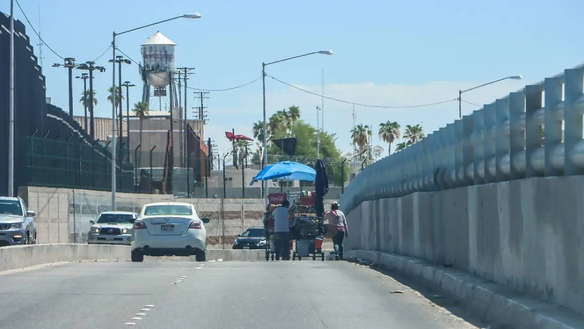 Vendedor ambulante-garita-cruce 