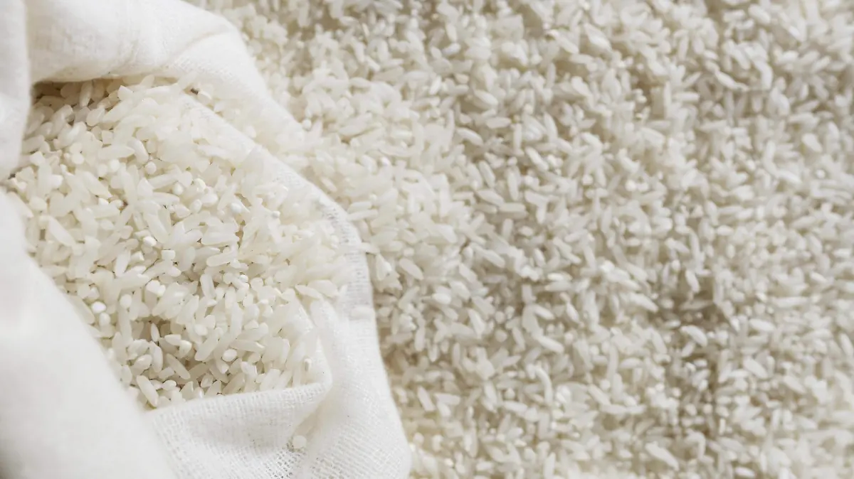 bolsa-arroz-blanco-espacio-copia