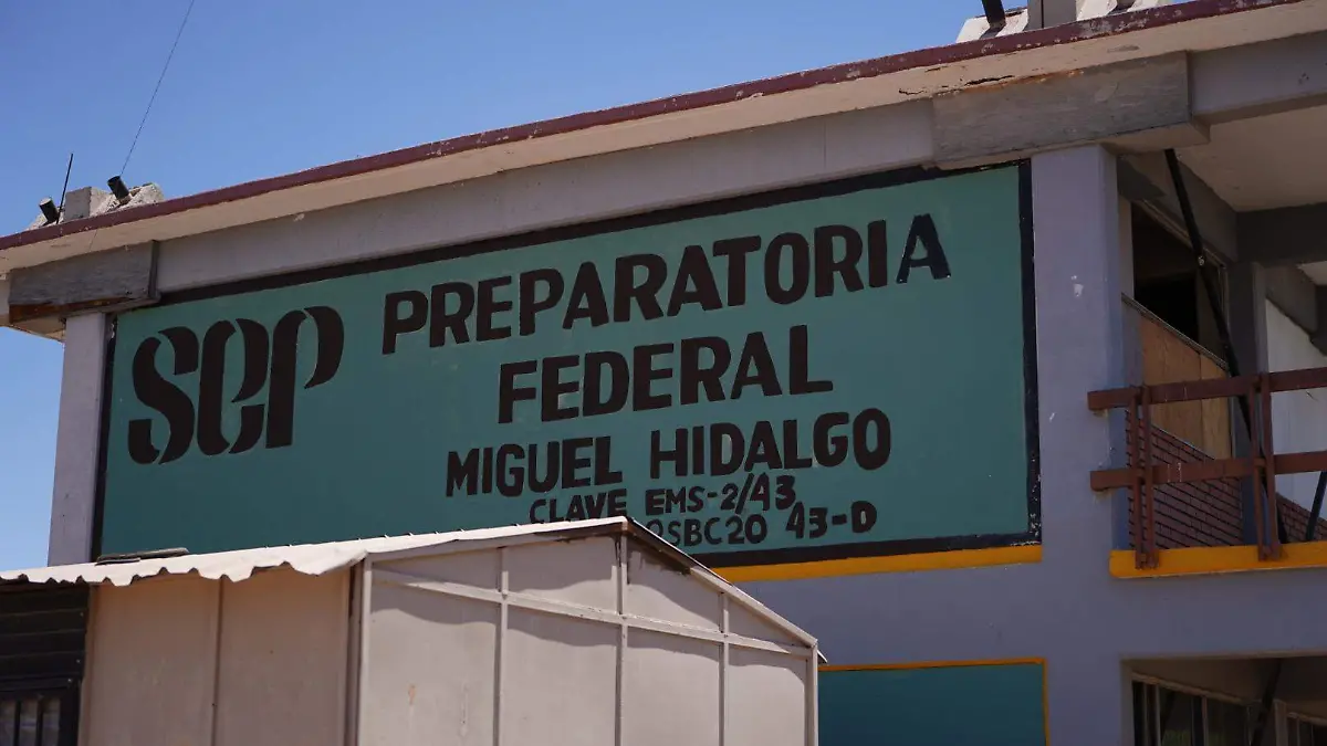 Pese a la falta de apoyos, el docente descartó que el plantel esté en riesgo de cierre