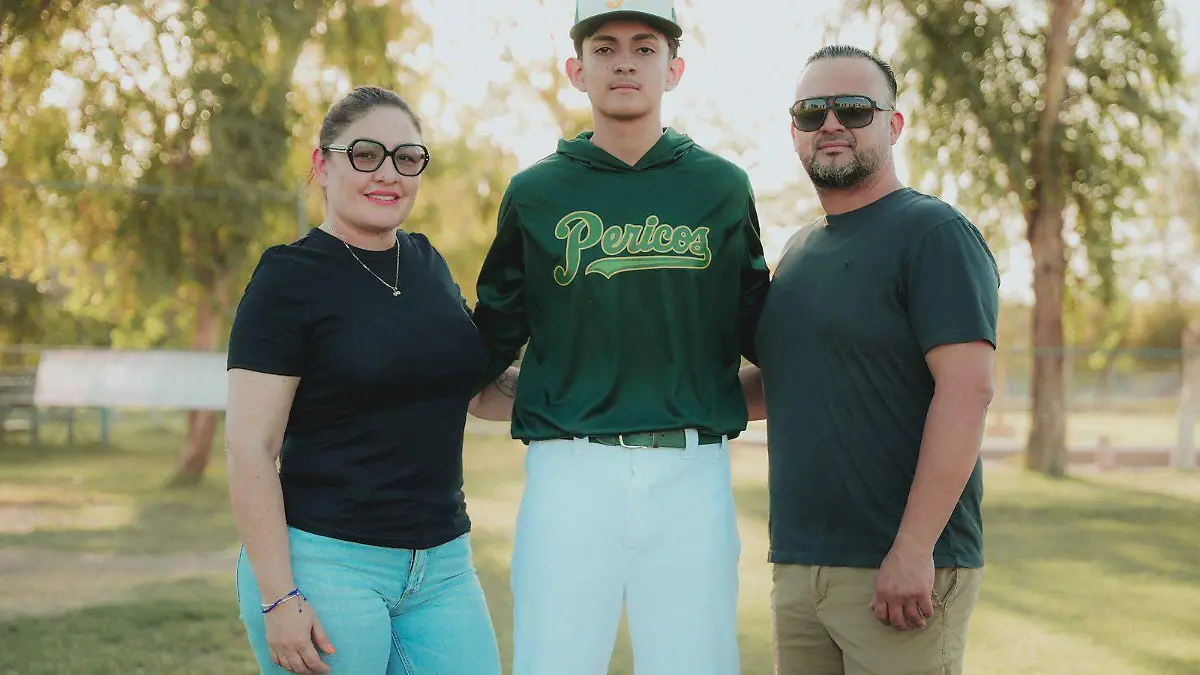 Santiago Alcalde y sus papás