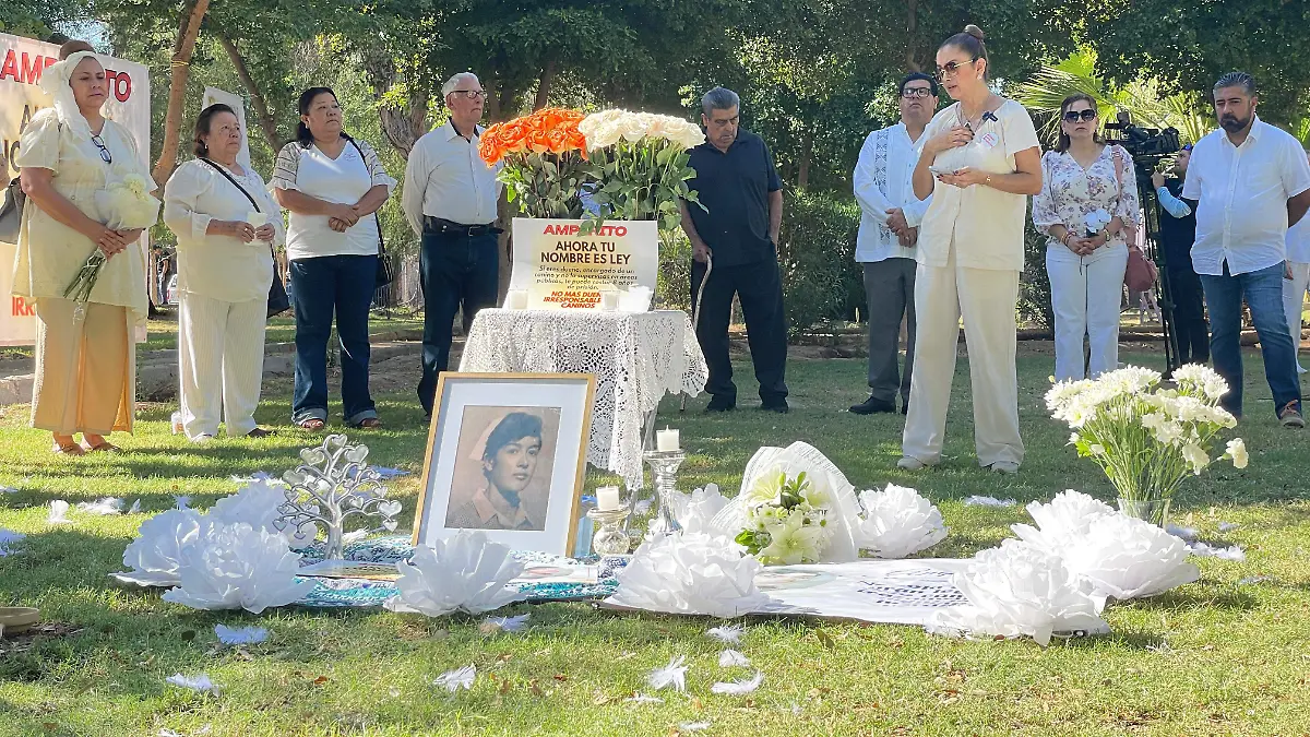 Realizan ceremonia luctuosa para Amparito