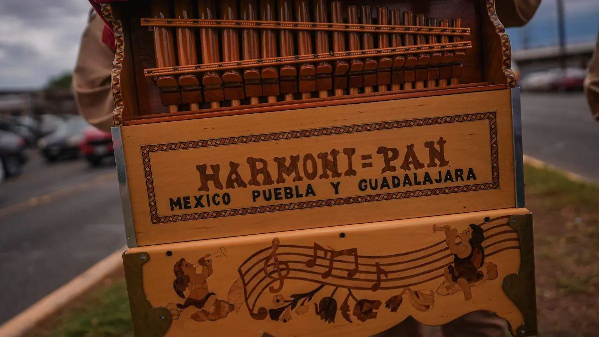 Organilleros recorren la república plasmando su tradición