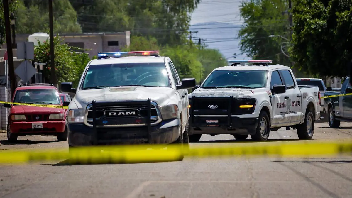 Arrestan a dos sujetos que se atrincheraron con armas en un domicilio