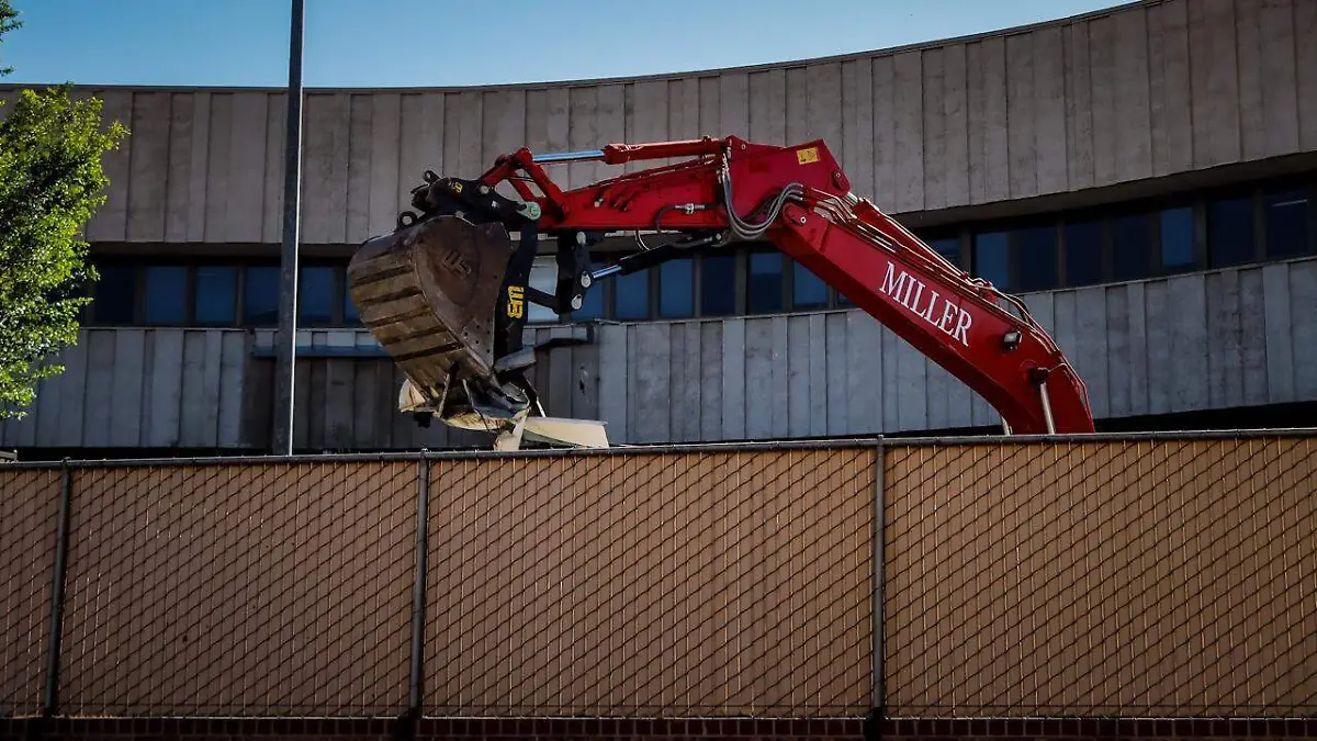 Inicia demolición del antiguo edificio de la garita centro