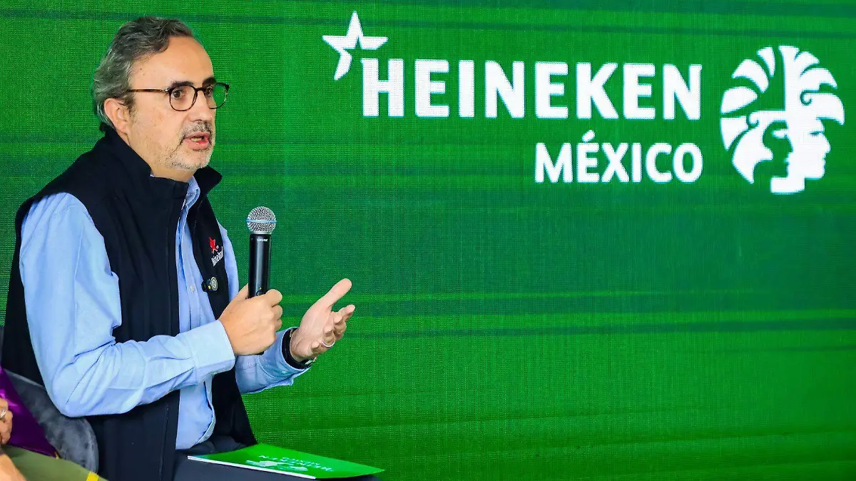 Oriol Bonaclocha, CEO de Heineken México, anuncia el éxito del reabastecimiento hídrico. La planta Tecate es la primera en América en lograr este balance.