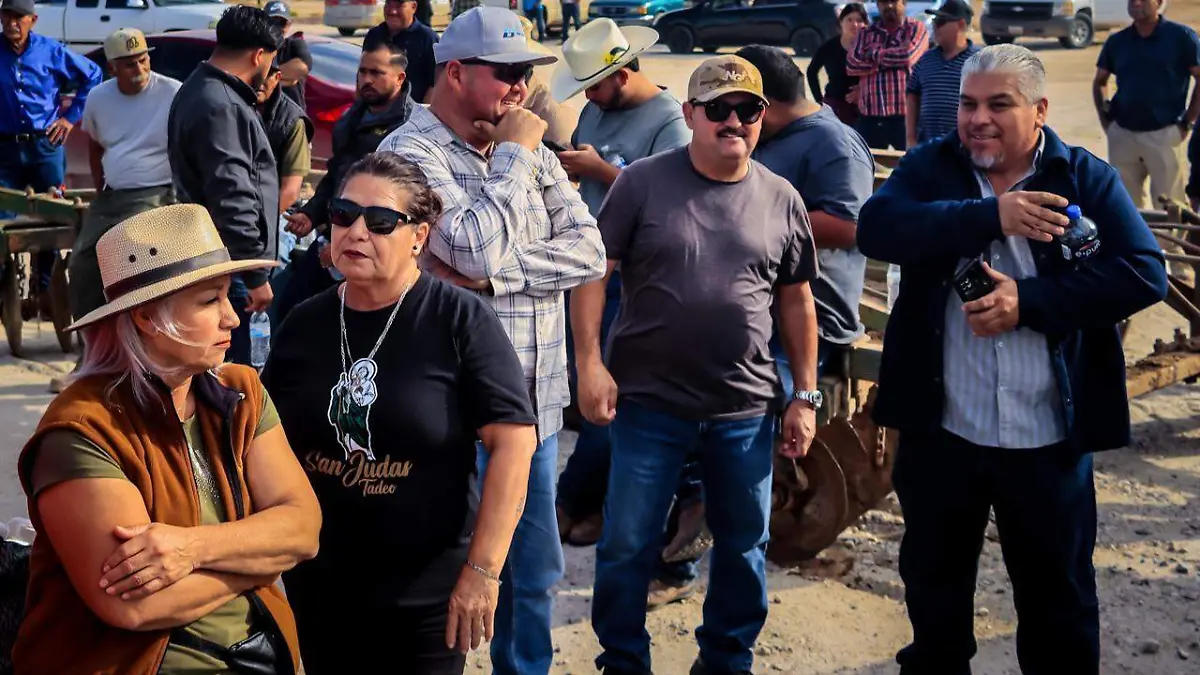 Maestra jubilada se solidariza con agricultores y les lleva comida 