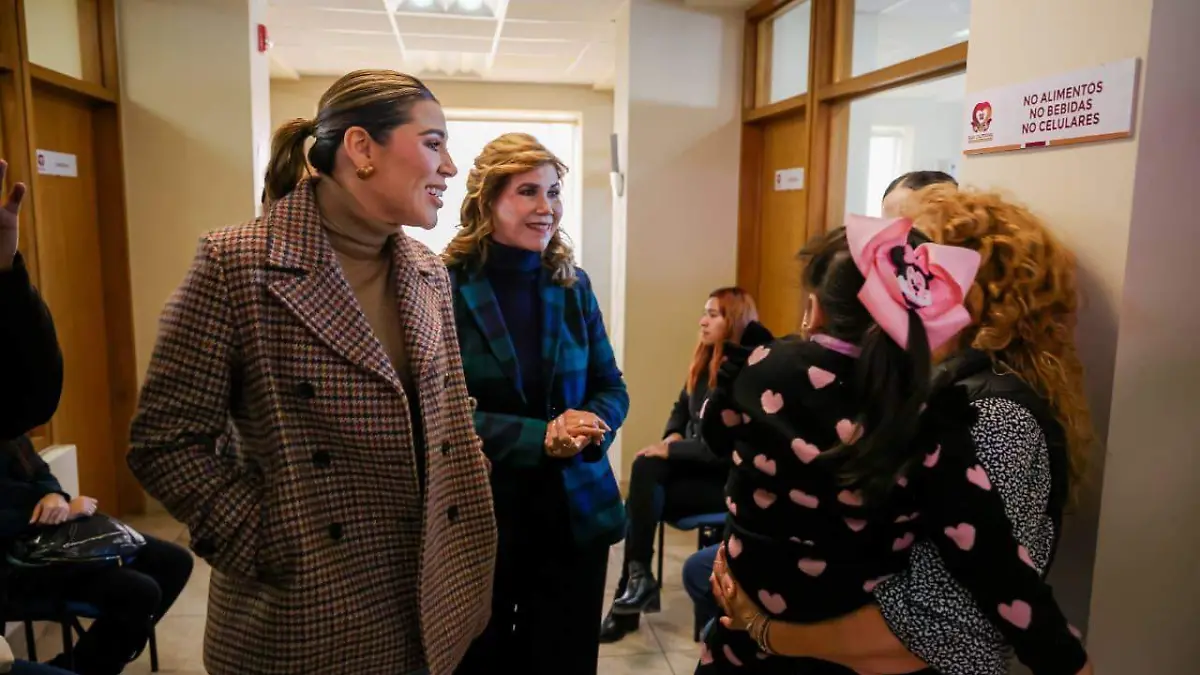 Marina del Pilar Ávila Olmeda y Mavis Olmeda García