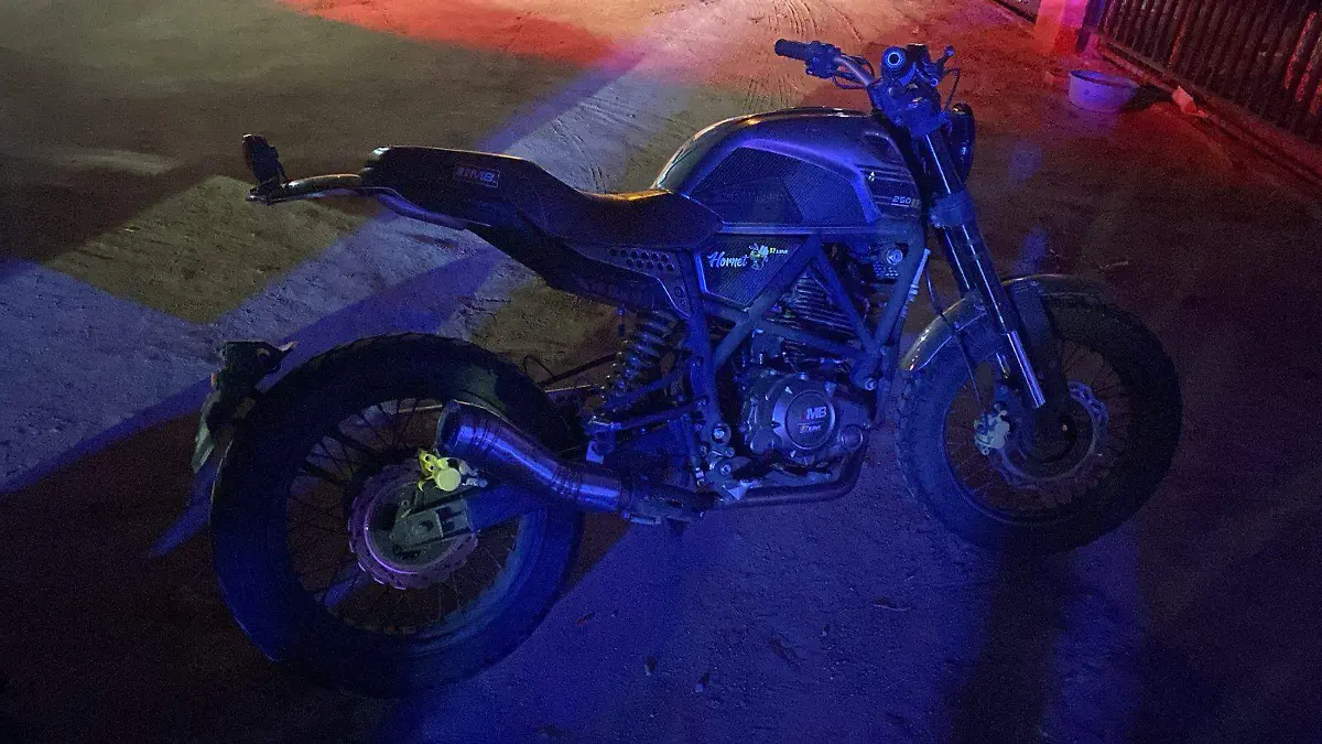 Detienen a motociclista armado y con metanfetamina 