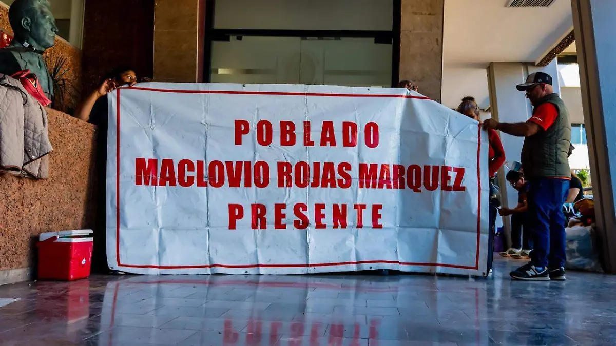 Protestan residentes de Maclovio Rojas en el Congreso del Estado