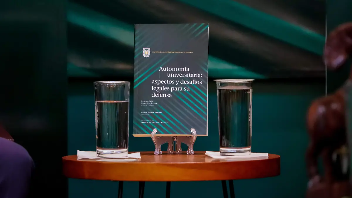 Rector de la UABC presentó el libro “Autonomía universitaria: aspectos y desafíos legales para su defensa”