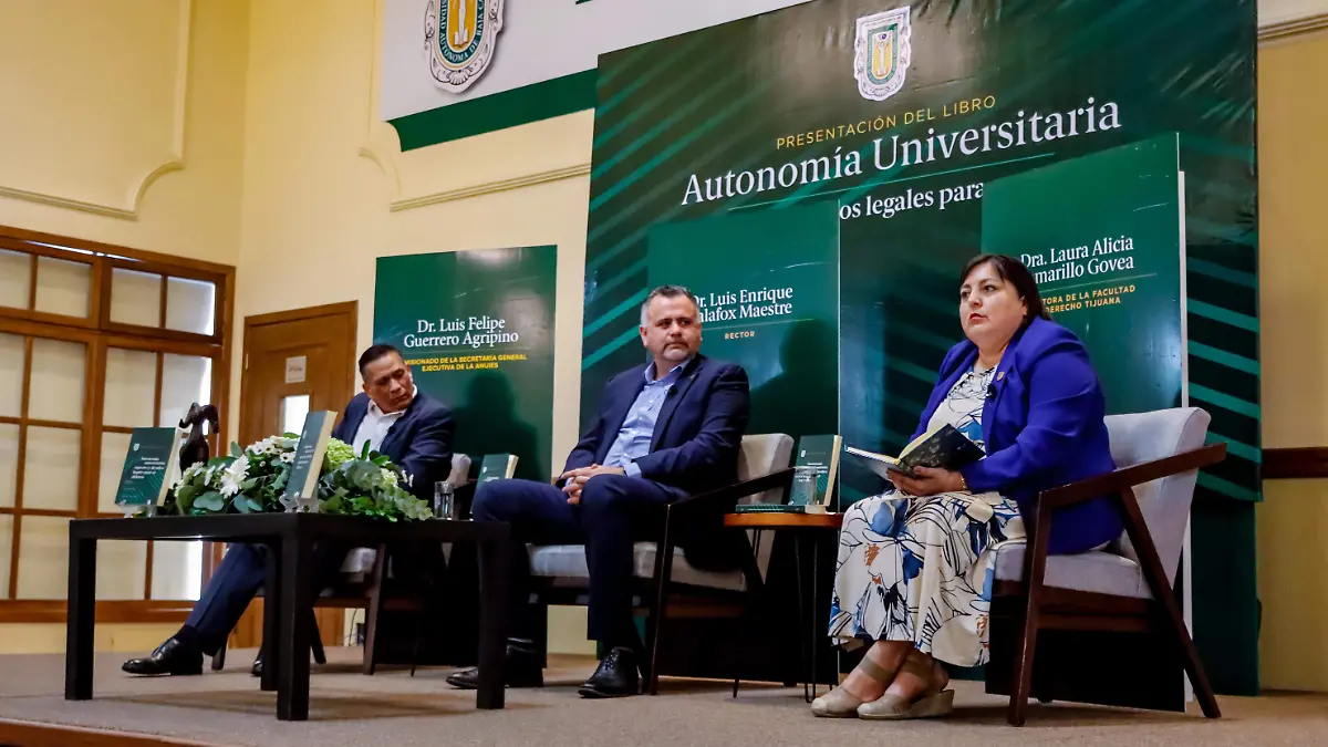 Rector de la UABC presentó el libro “Autonomía universitaria: aspectos y desafíos legales para su defensa”