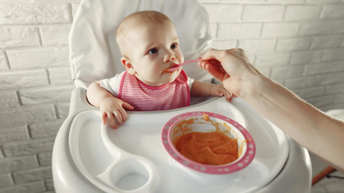 mother-feeding-her-little-baby-kitchen
