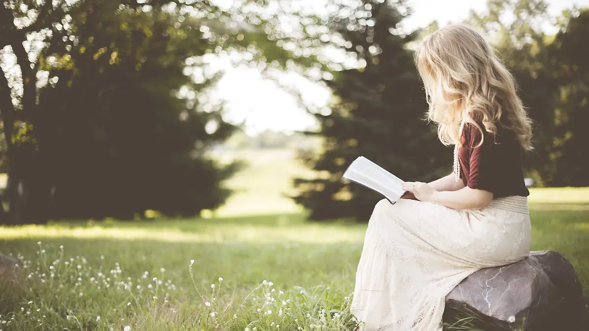 joven leyendo