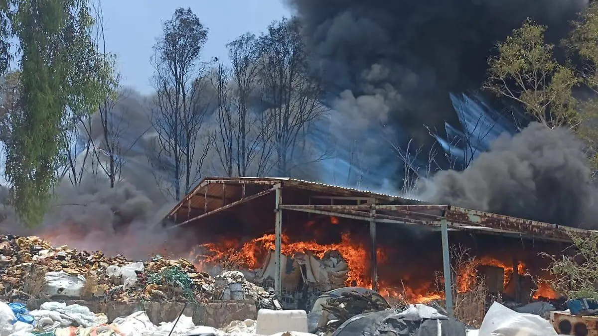 INCENDIO RECICLADORA _ La Reserva