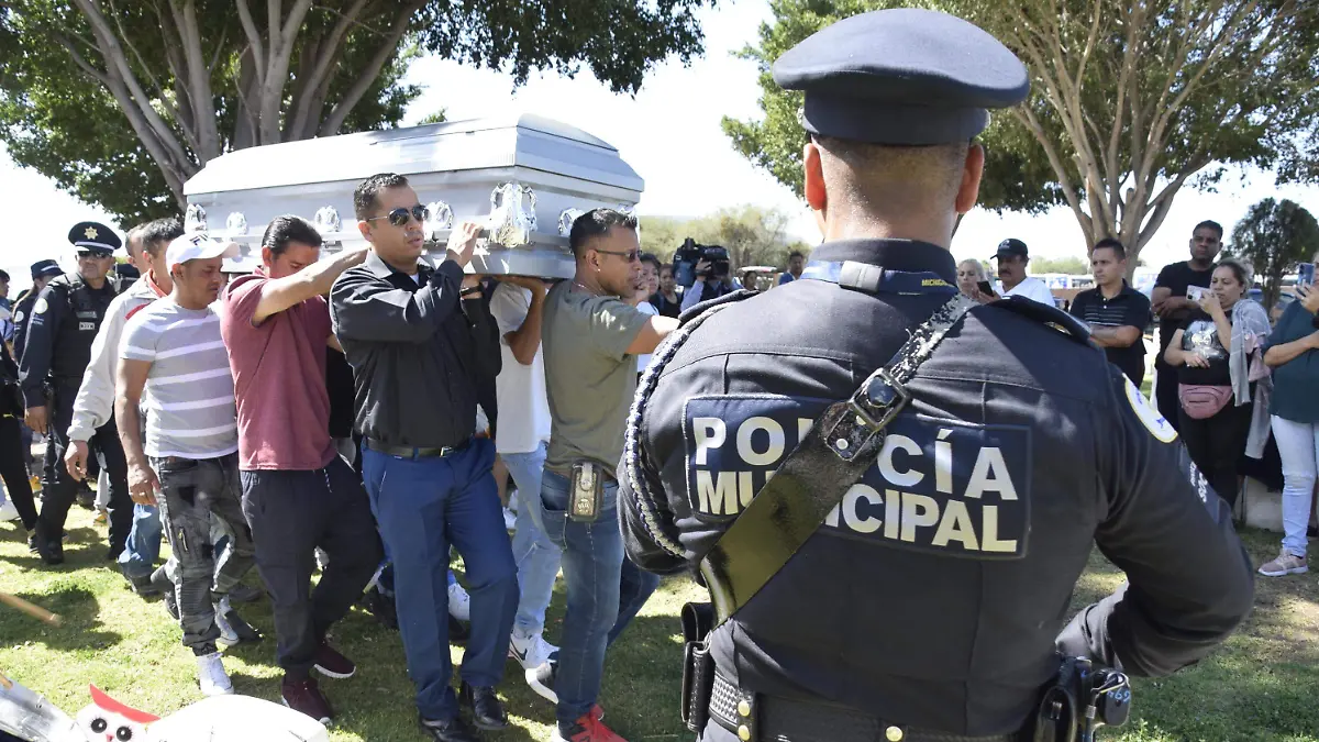 F CARMONA FUNERAL  POLI (4)