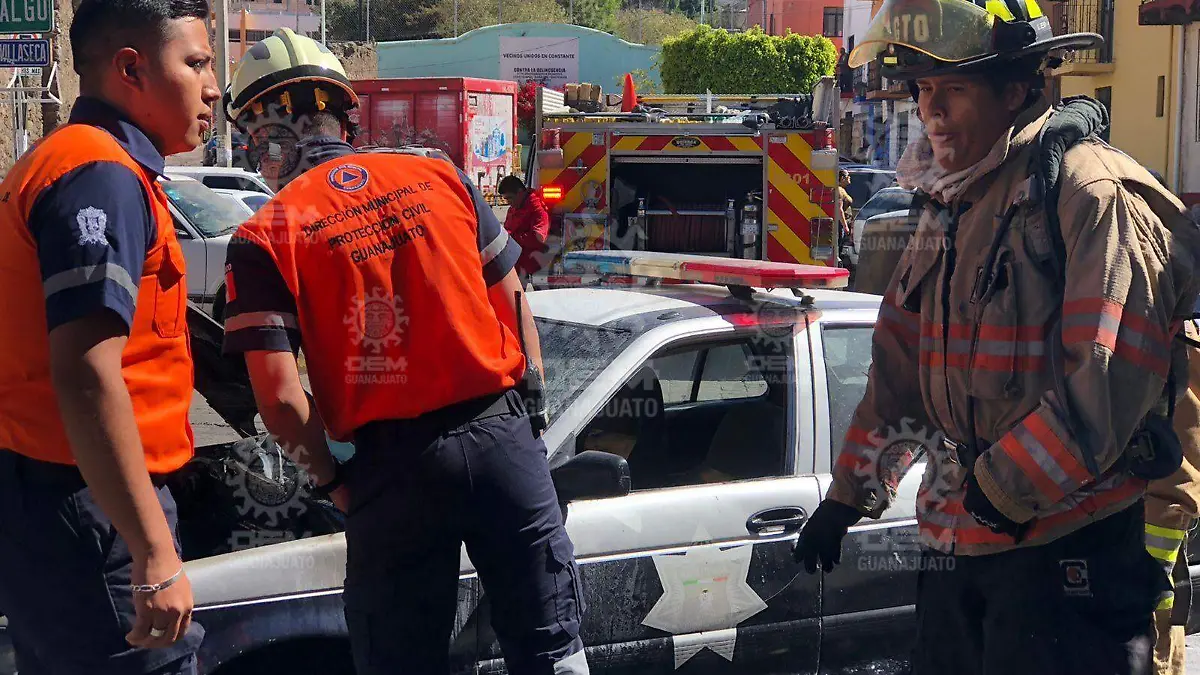 patrulla-de-tránsito-arda-en-llamas  (3)