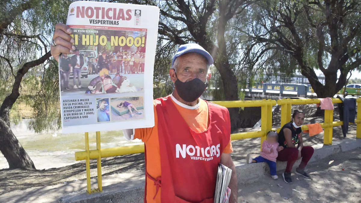 ESTE BOCEADOR ES EL DE FCO VILLA Y TORRES LANDA CON MAS DE 25 AÑOS COMO VENDEDOR DE NOTICIAS VESPERTINAS (1)