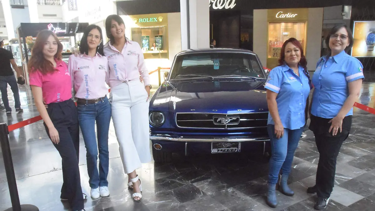 En León, las Legendarias de Acero y Mujeres Mustang están marcando el camino en el mundo de los autos clásicos