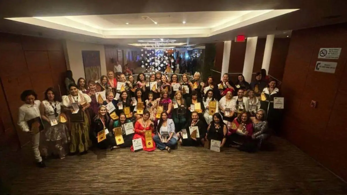 Destacados Líderes México celebra a las mujeres que transforman México Anuncio del top 100 de mujeres líderes 2025