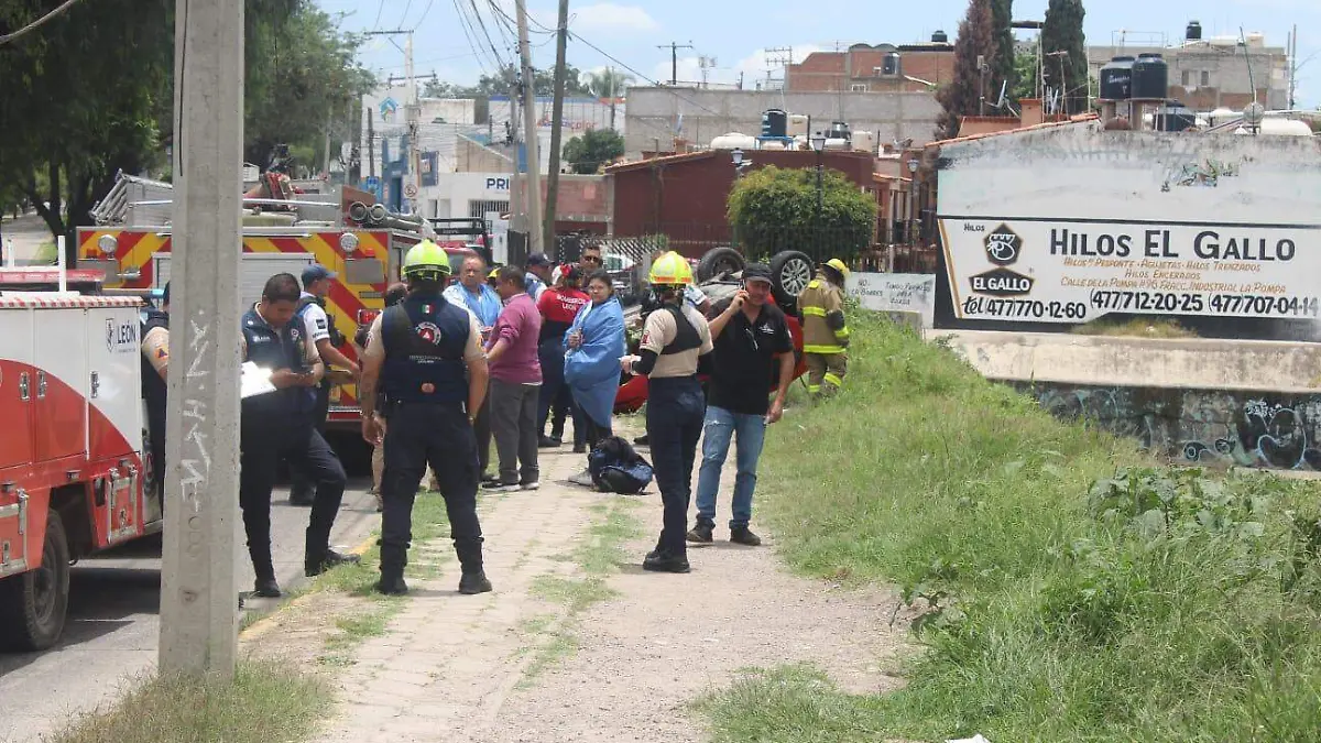 Foto_ Noticias Vespertinas - Volcadura