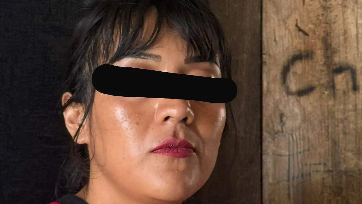 Vehículo robado vuelca en León durante persecución; cómplice femenina detenida