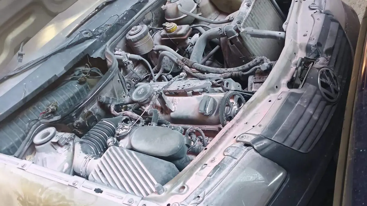 Incendio vehicular paraliza vialidad en zona escolar de Guanajuato capital 2