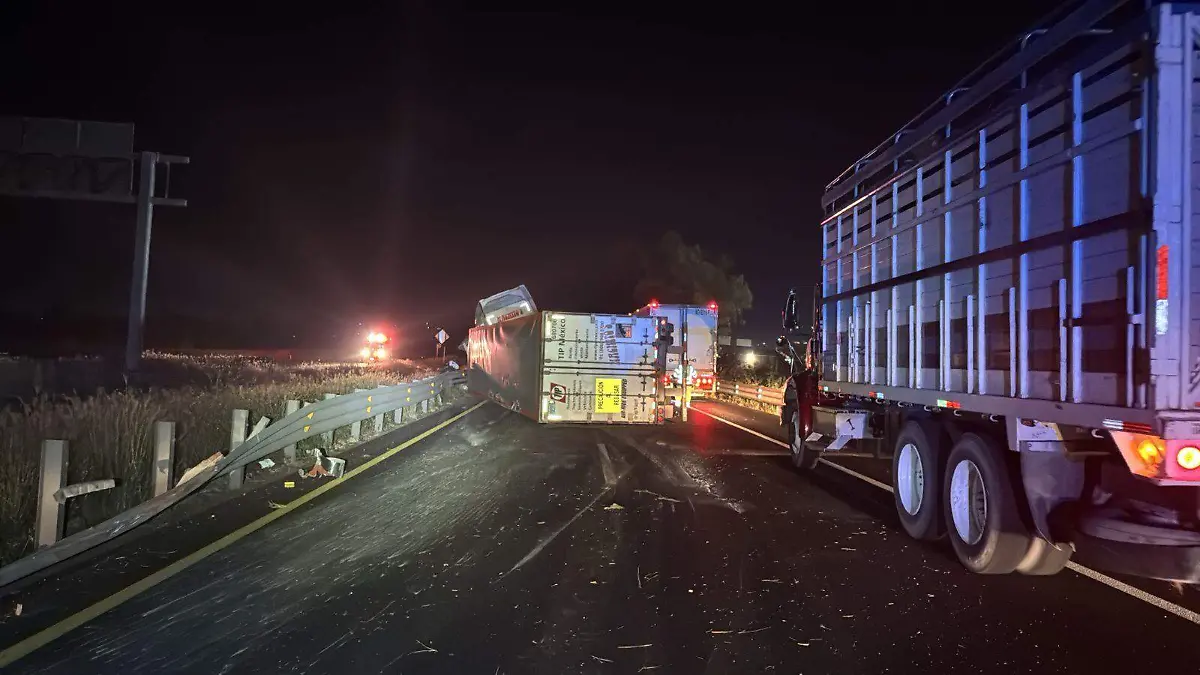 Cierres viales en León por dos accidentes de tráileres esta mañana
