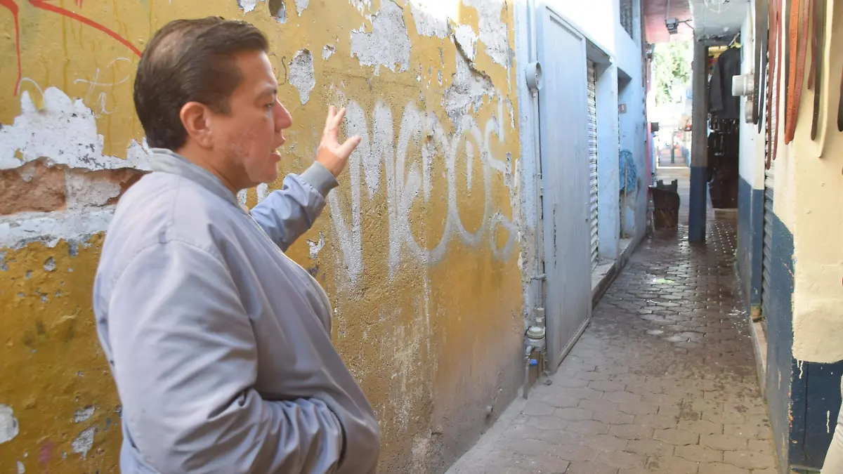 Mercado Práxedis Guerrero celebra 49 años en León con homenaje y mariachis