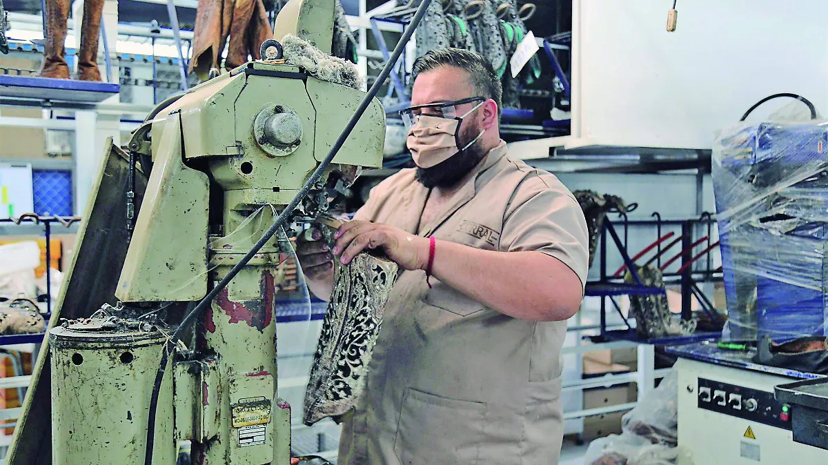 PIERDE SECTOR CALZADO Y TEXTIL POR PRODUCTOS CHINOS JESUS GTZ EL SOL DE IRAPUATO_cmyk