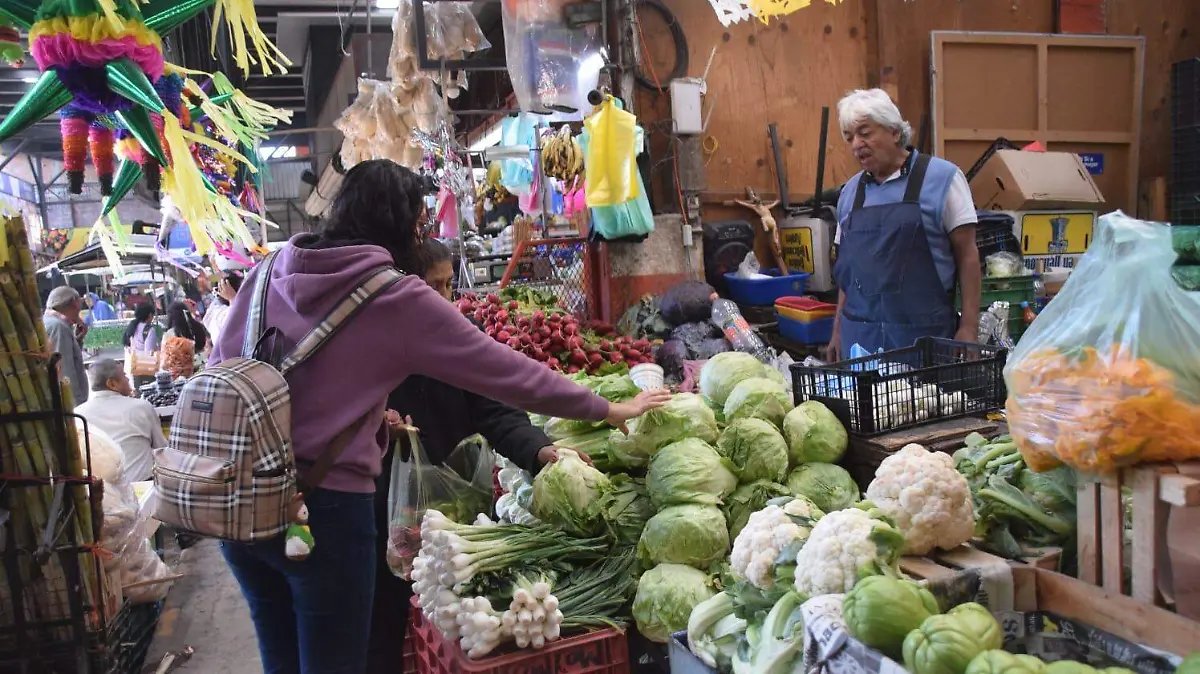 Cena de Año Nuevo en León: familias gastan de 800 a 1,200 pesos en pozole