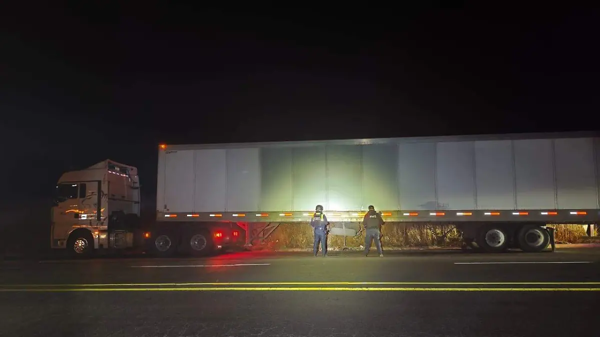 Recupera PEC tractocamión con mercancía por medio millón de pesos en San Felipe 03