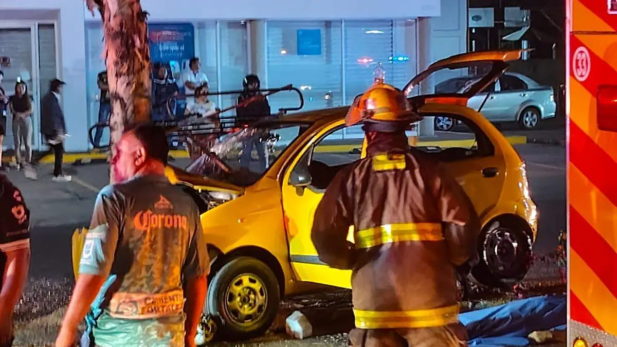 Un aficionado de Club León murió tras chocar en Mariano Escobedo