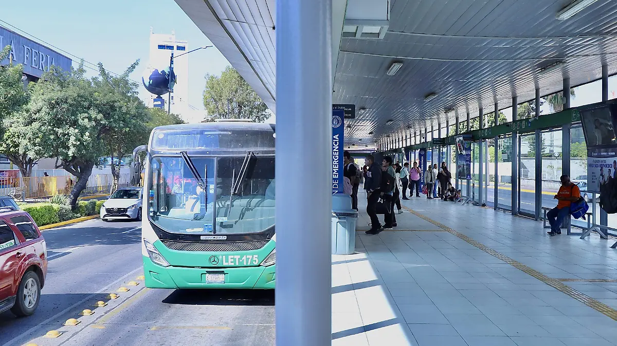 León reforzará la seguridad en paraderos del SIT